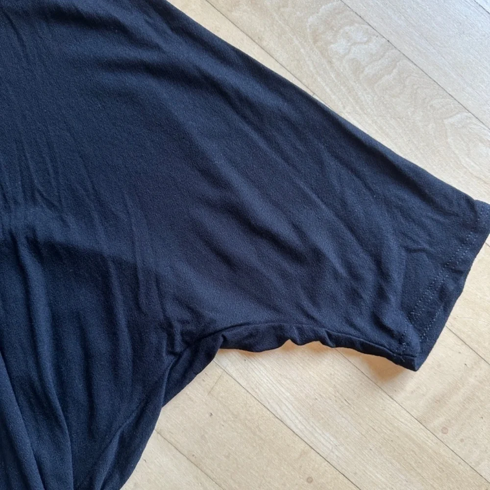ENTI Black top, small.  CB2107 - Picture 3 of 6